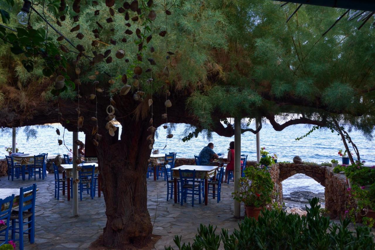 Taverna Akrogiali Лутрон Экстерьер фото