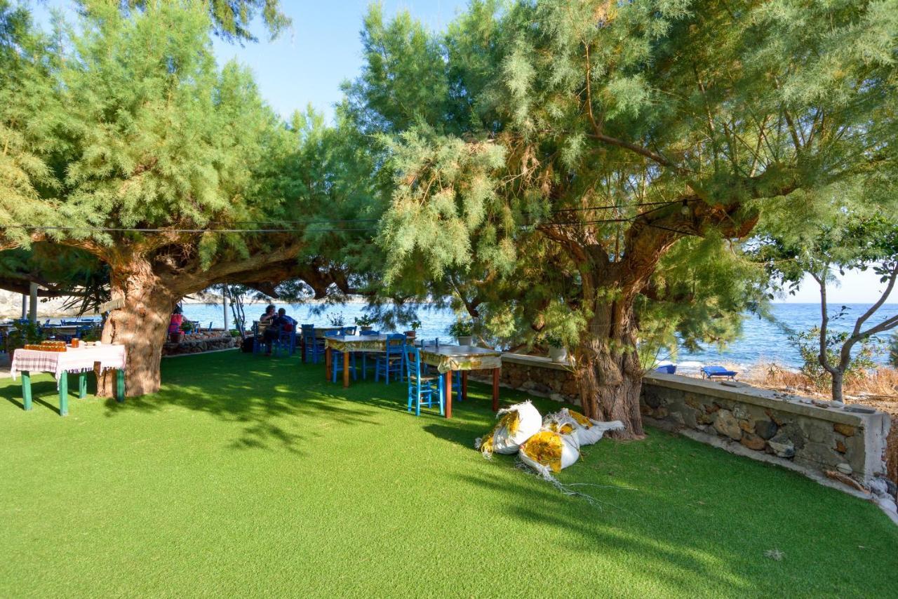 Taverna Akrogiali Лутрон Экстерьер фото