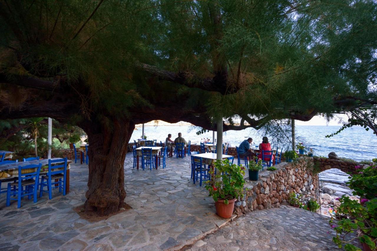 Taverna Akrogiali Лутрон Экстерьер фото